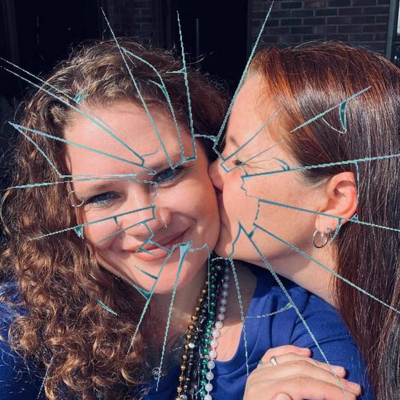 Meet your Posher, Courtney - Picture 1 of 1